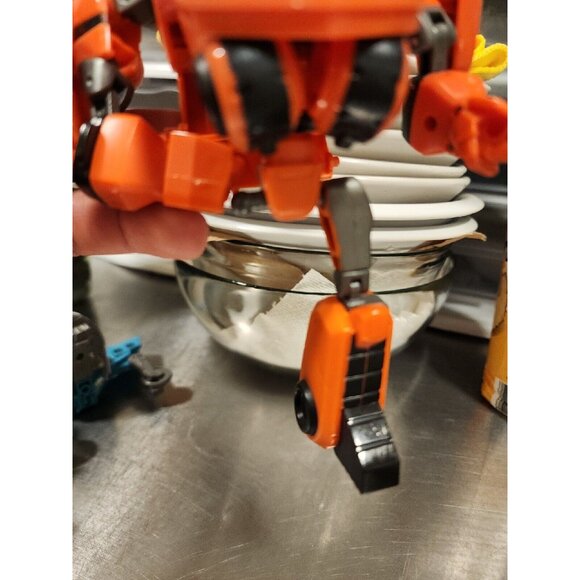 Transformers Animated '08 Deluxe Class Cybertron Ironhide Ratchet Parts Only See - Picture 3 of 16